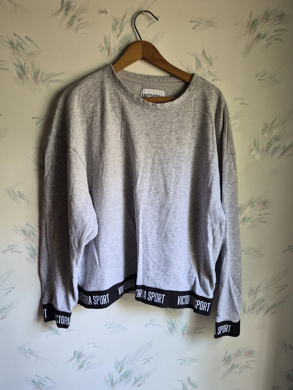 Victoria Sport Gray Long Sleeve Sweatshirt Logo Size XL Victoria's Secret